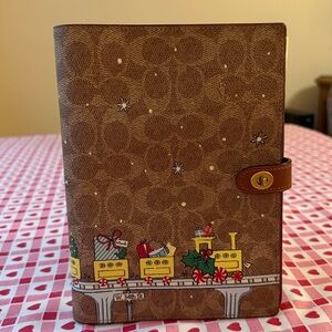 🚂 COACH NOTEBOOK IN SIGNATURE CANVAS WITH HOLIDAY TRAIN 🚂 NWT 🚂